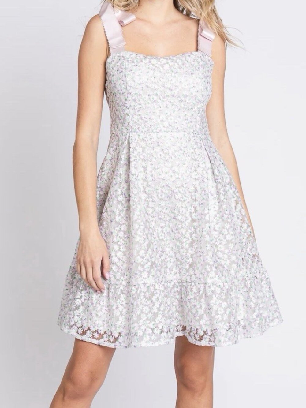 Lovelo Gee Gee Spring/Summer Dress floral Pattern Size M Tie-able Bow Straps